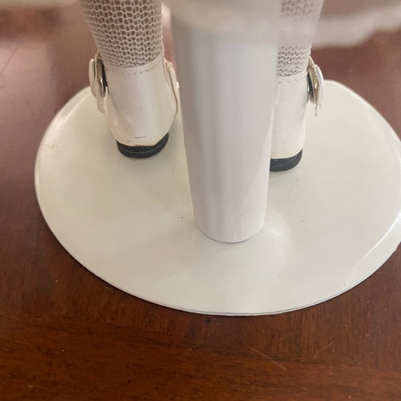 Black porcelain doll on stand - Picture 14 of 16